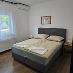Daria Apartment *